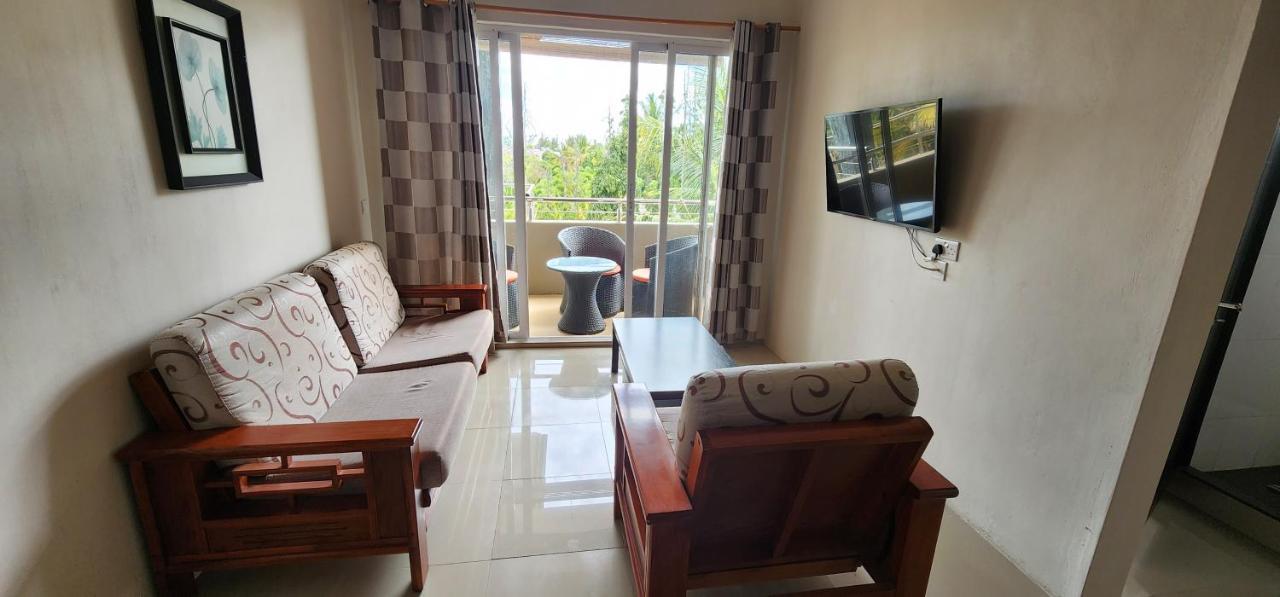 Number 7, 2Nd Floor, Pebble Bay Apartments With Garden View 格兰贝伊 外观 照片