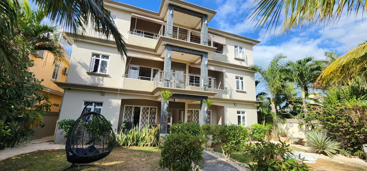 Number 7, 2Nd Floor, Pebble Bay Apartments With Garden View 格兰贝伊 外观 照片
