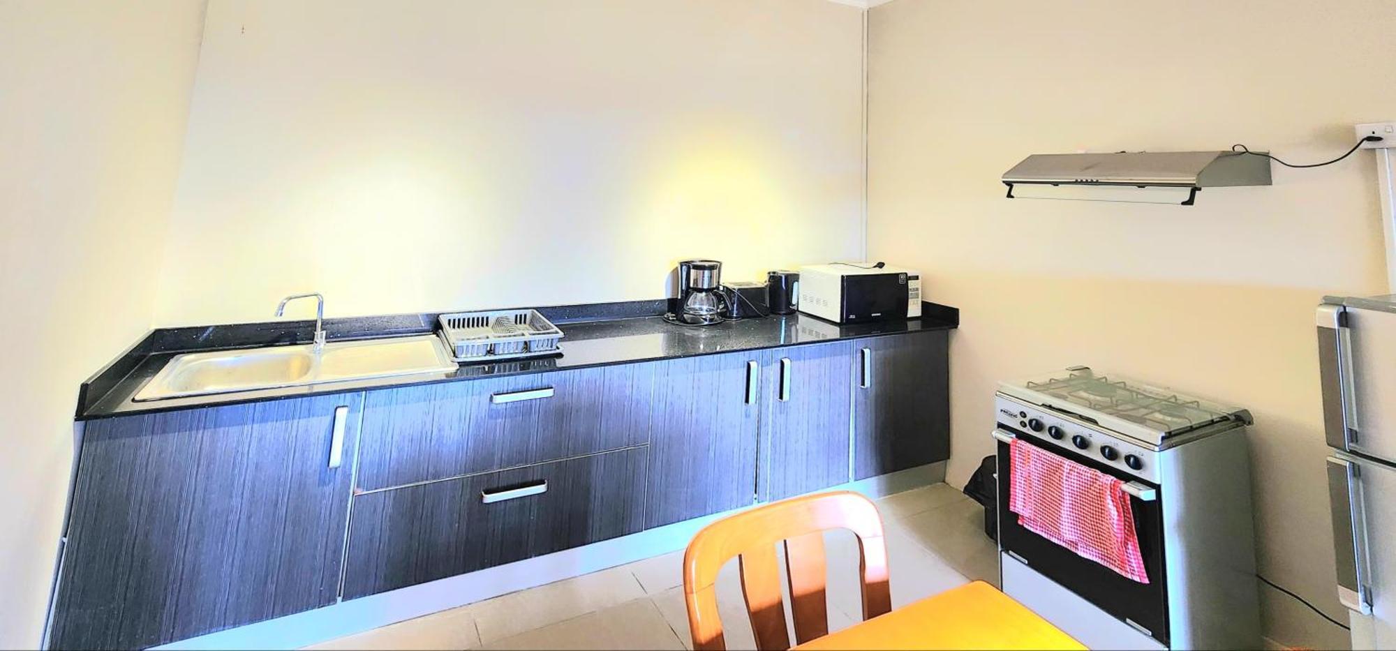 Number 7, 2Nd Floor, Pebble Bay Apartments With Garden View 格兰贝伊 外观 照片
