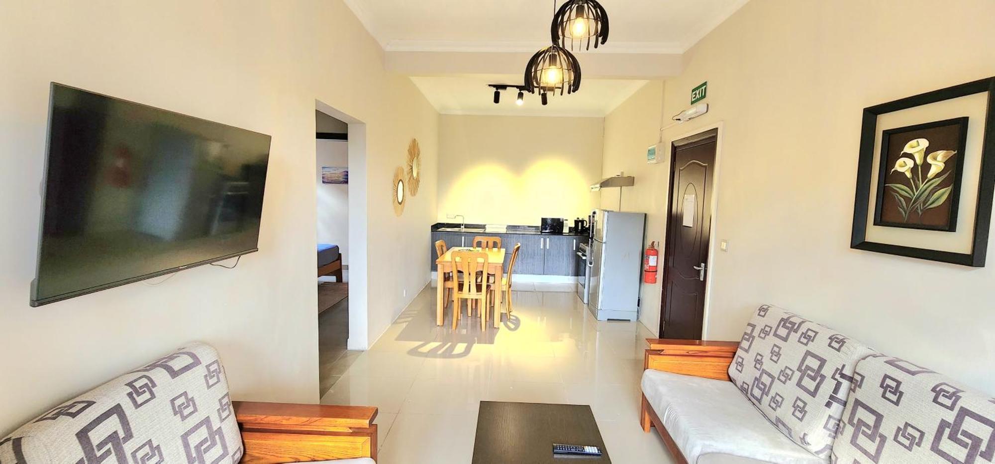 Number 7, 2Nd Floor, Pebble Bay Apartments With Garden View 格兰贝伊 外观 照片