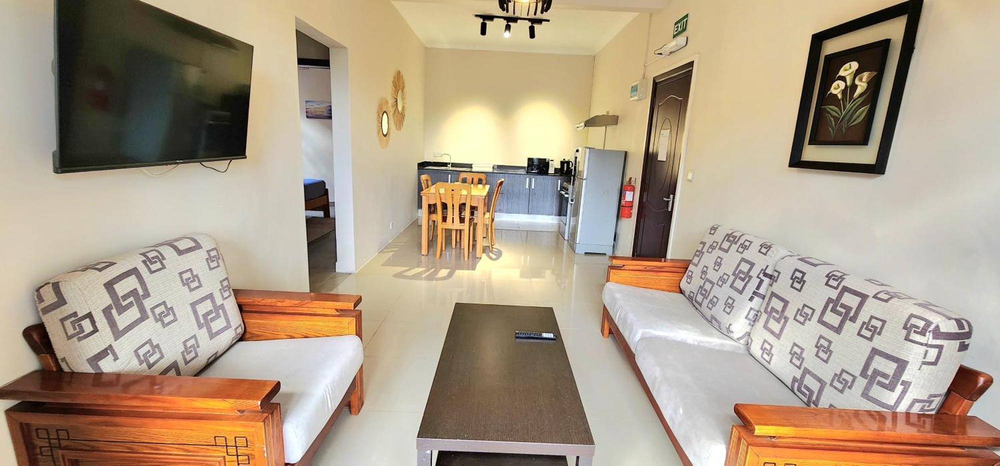 Number 7, 2Nd Floor, Pebble Bay Apartments With Garden View 格兰贝伊 外观 照片